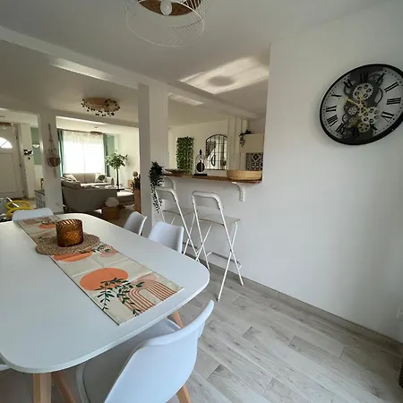 Holiday home La Taniere - Charming House With Garden Gambais